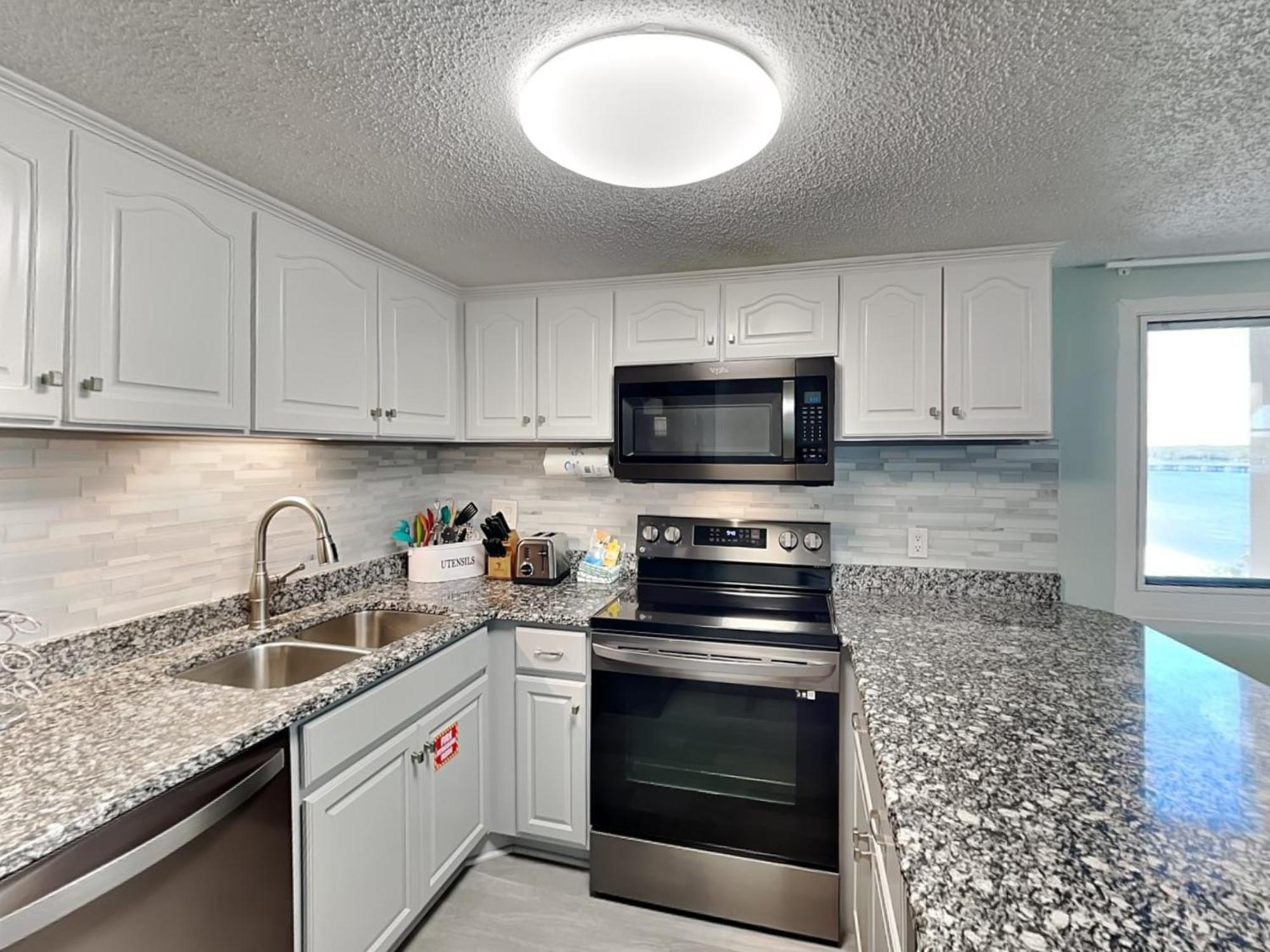 Apartment Pinnacle Port A-702